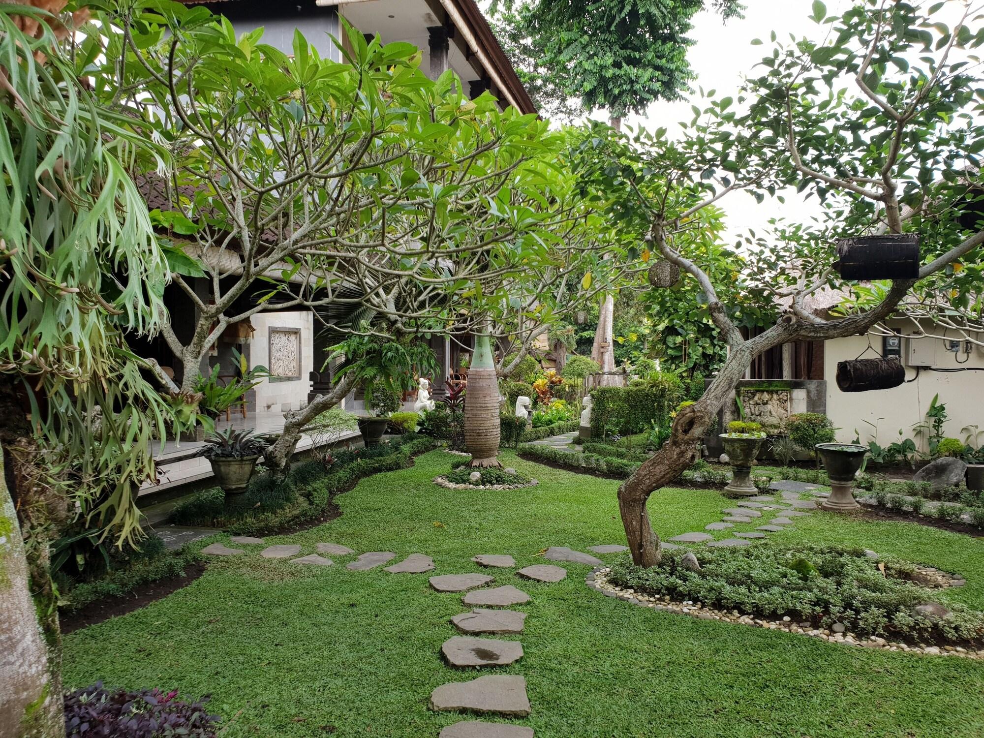 Liyer House Hotel Lodtunduh Bagian luar foto