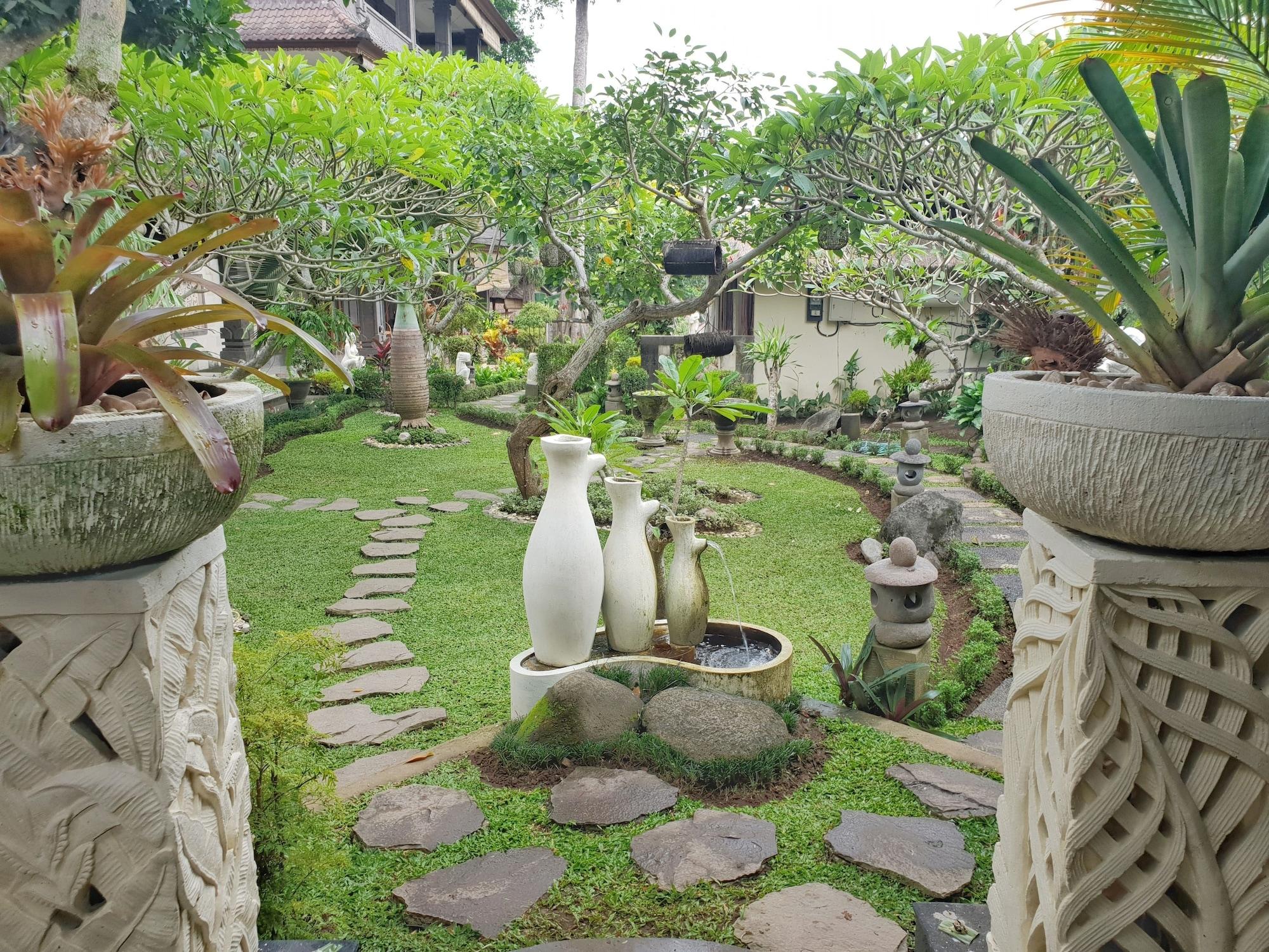 Liyer House Hotel Lodtunduh Bagian luar foto
