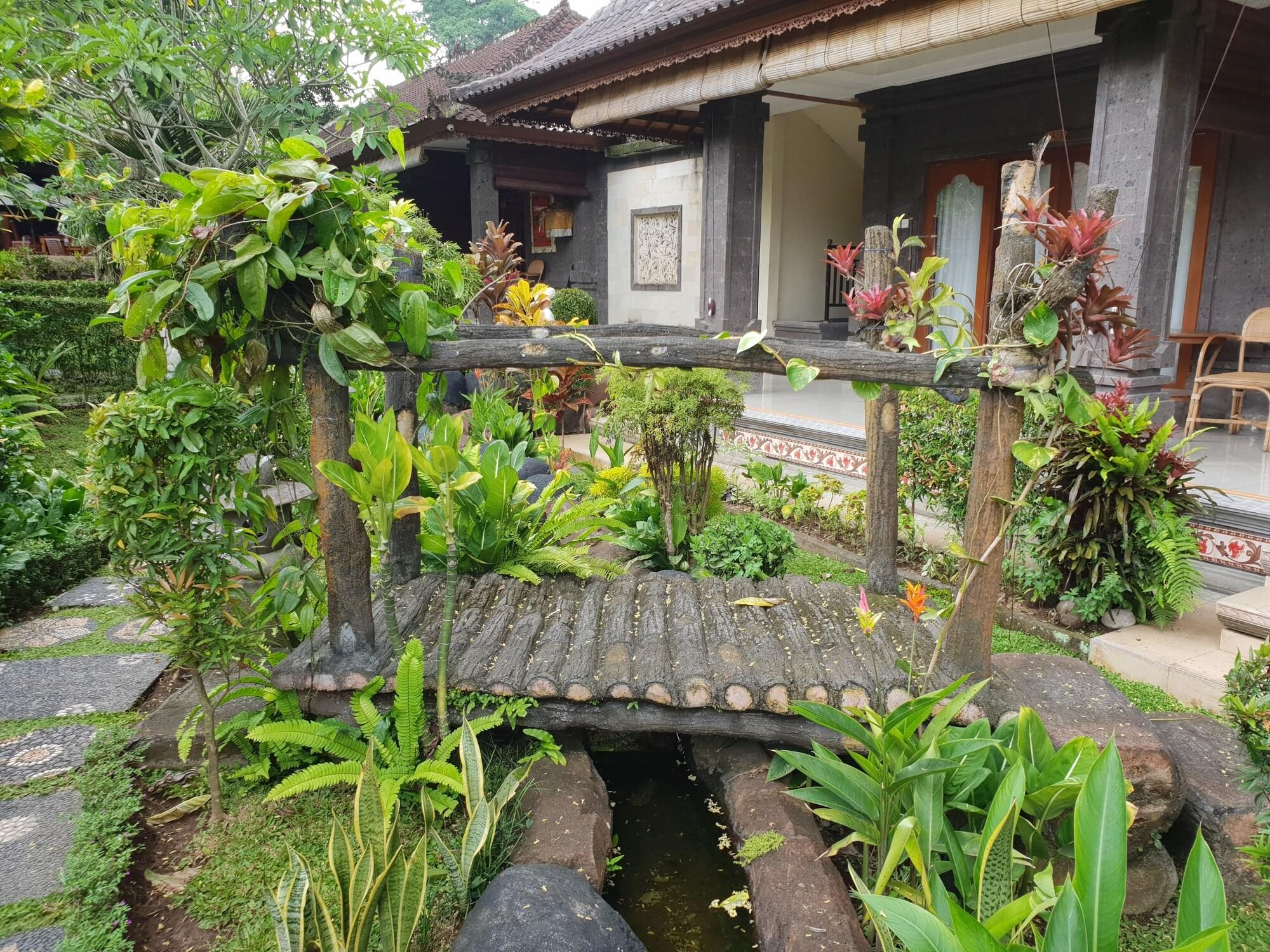 Liyer House Hotel Lodtunduh Bagian luar foto