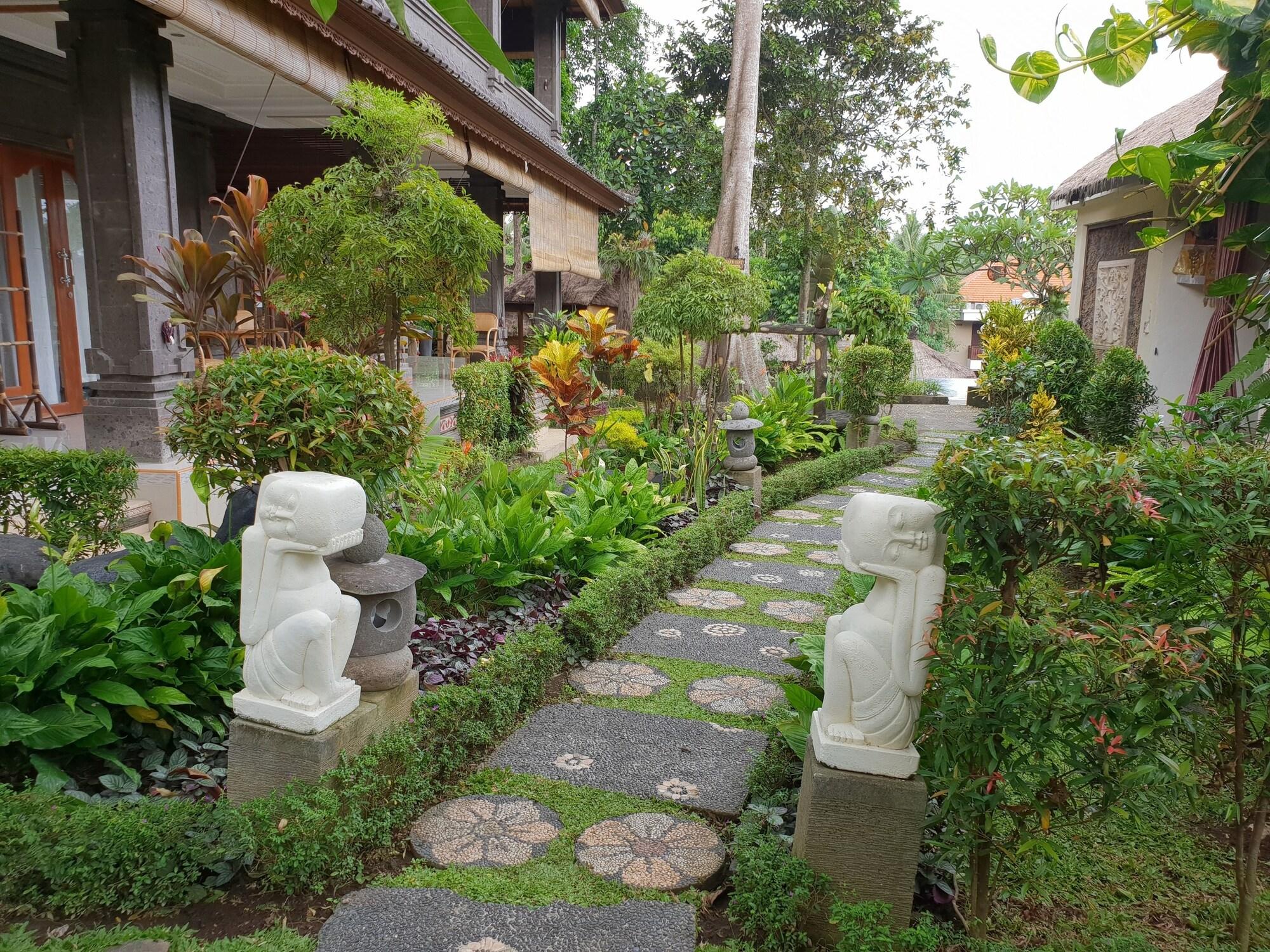 Liyer House Hotel Lodtunduh Bagian luar foto