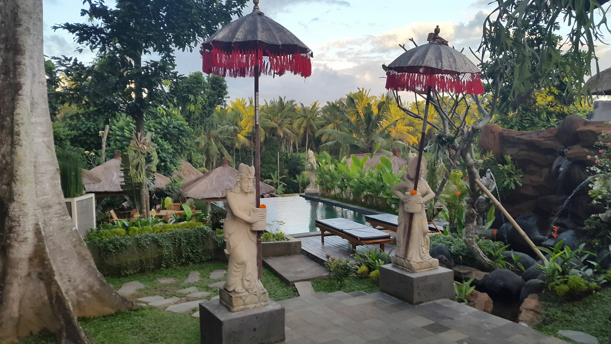 Liyer House Hotel Lodtunduh Bagian luar foto